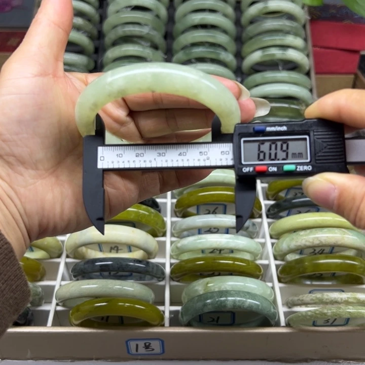 蛇纹石玉未镶嵌手镯29