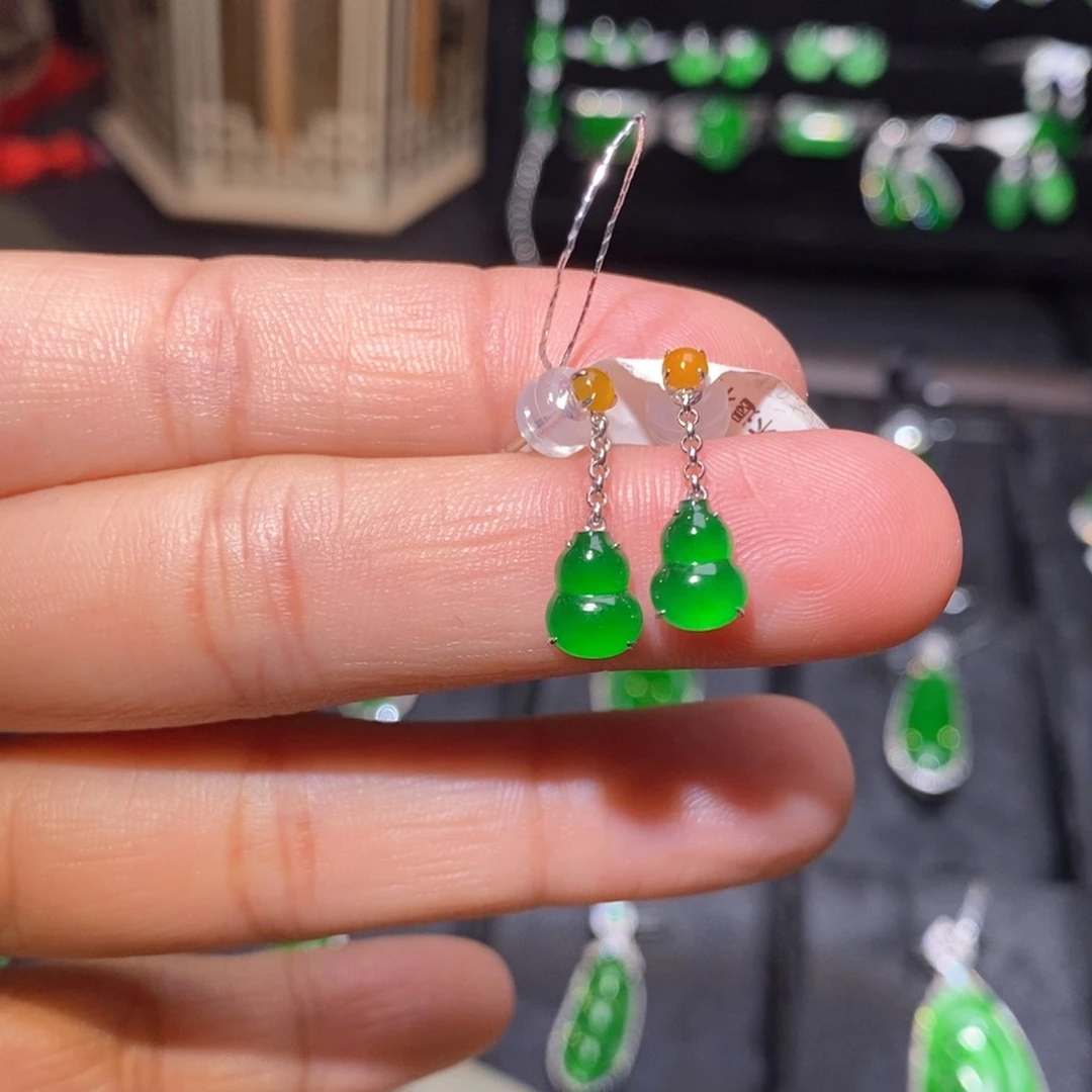 18K金镶嵌翡翠耳饰葫芦耳坠