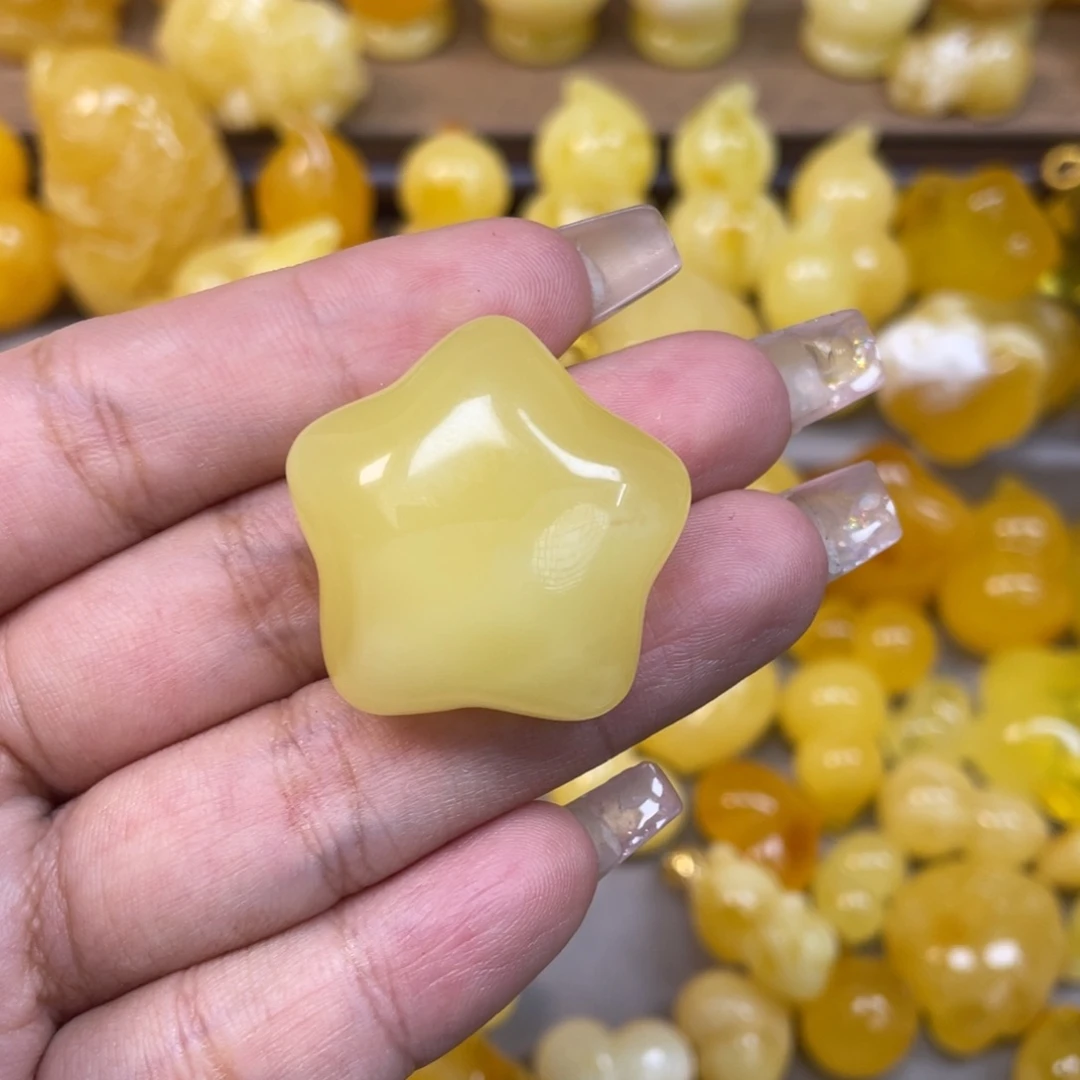 梨****琥珀未镶嵌珠宝奇石