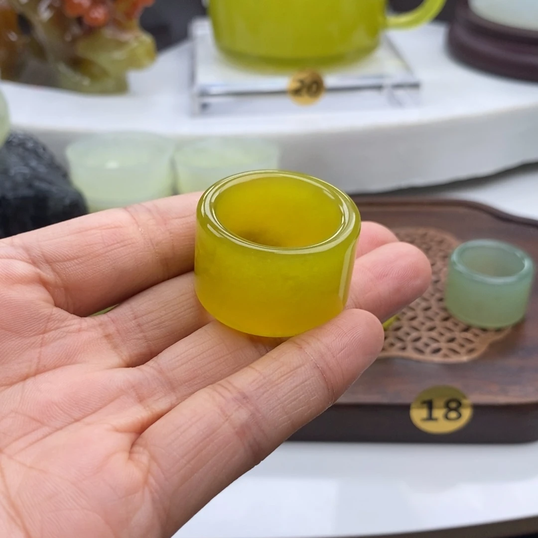 F***。岫玉未镶嵌四大名玉扳指22.5直径
