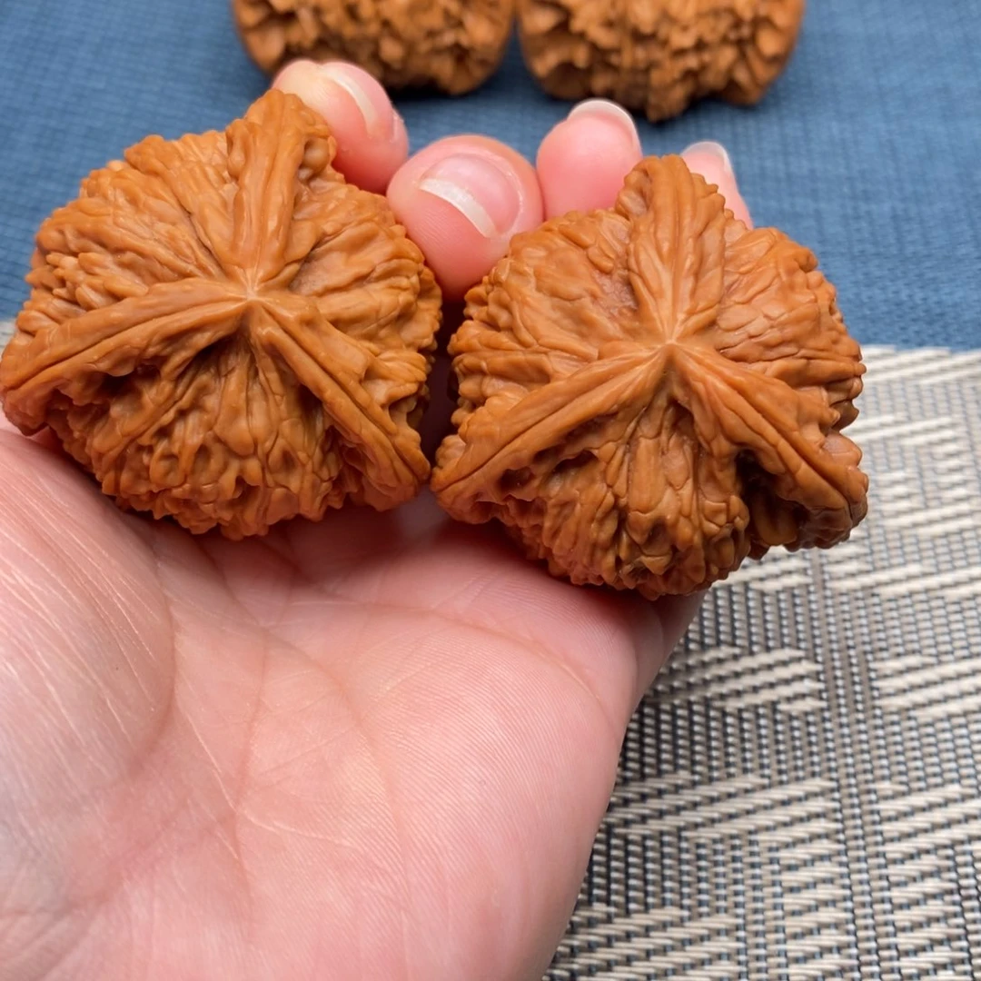 小***.文玩核桃吊坠三棱