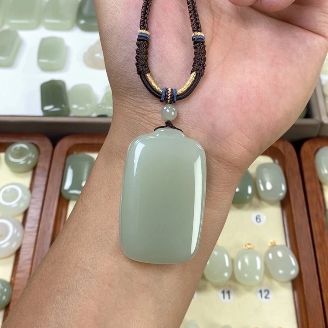 和田玉未镶嵌颈饰随*?