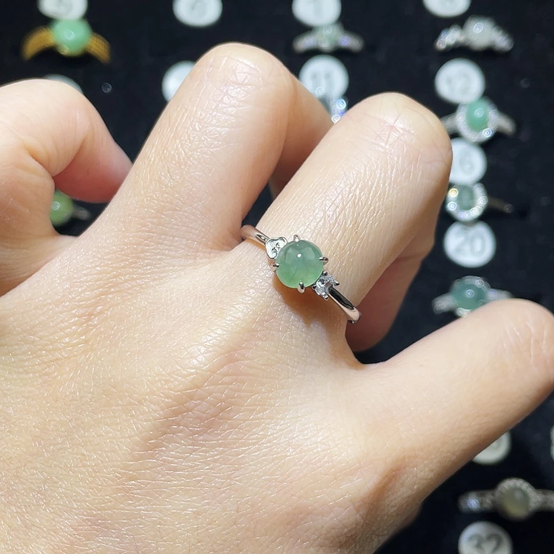 翡翠未镶嵌戒指戒指是