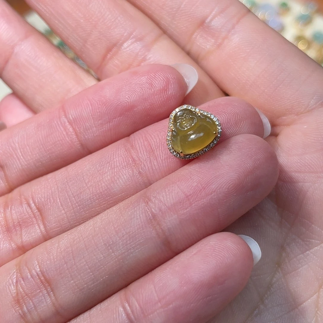 翡翠吊坠(不含链)18K金镶嵌感*?