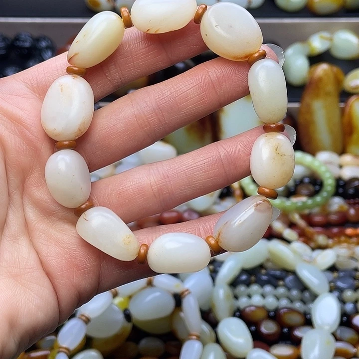 长***亮和田玉未镶嵌手串