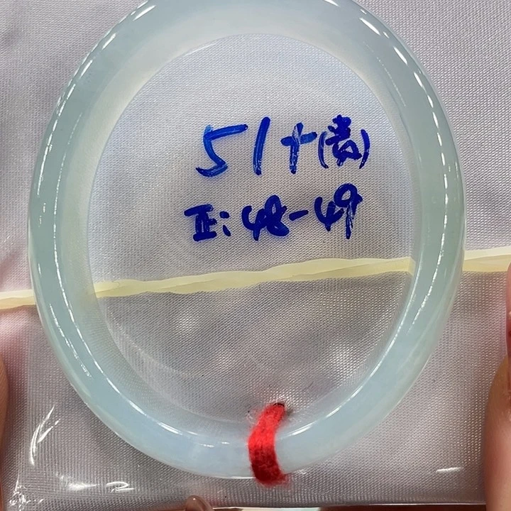 翡翠手镯未镶嵌翡翠手镯