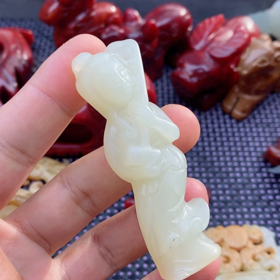 蛇纹石玉颈饰未镶嵌