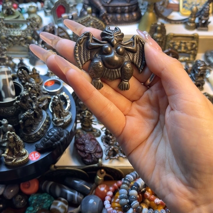 L***N泥塑闪价漏价一件