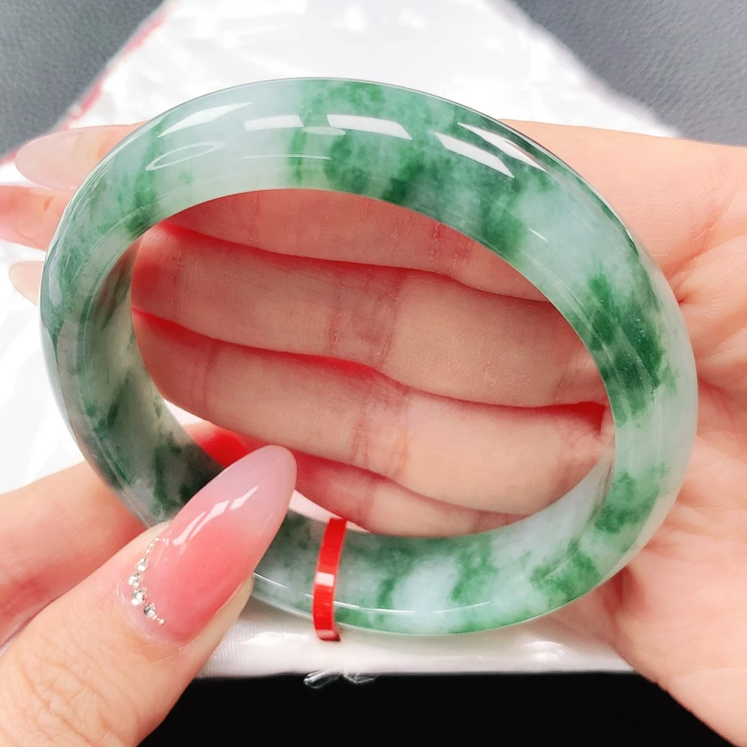 翡翠手镯未镶嵌56圈