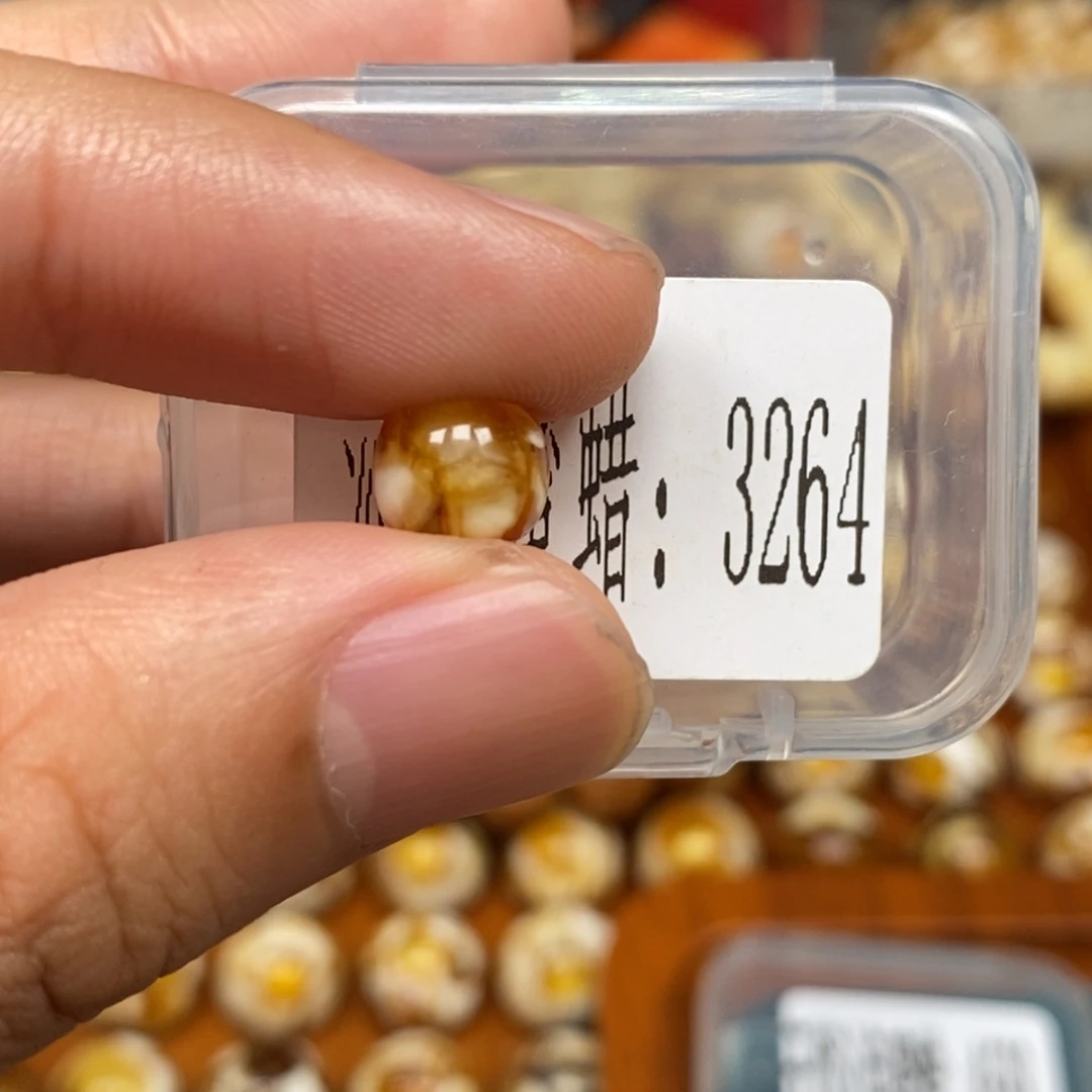 蜜蜡未镶嵌珠宝奇石3264