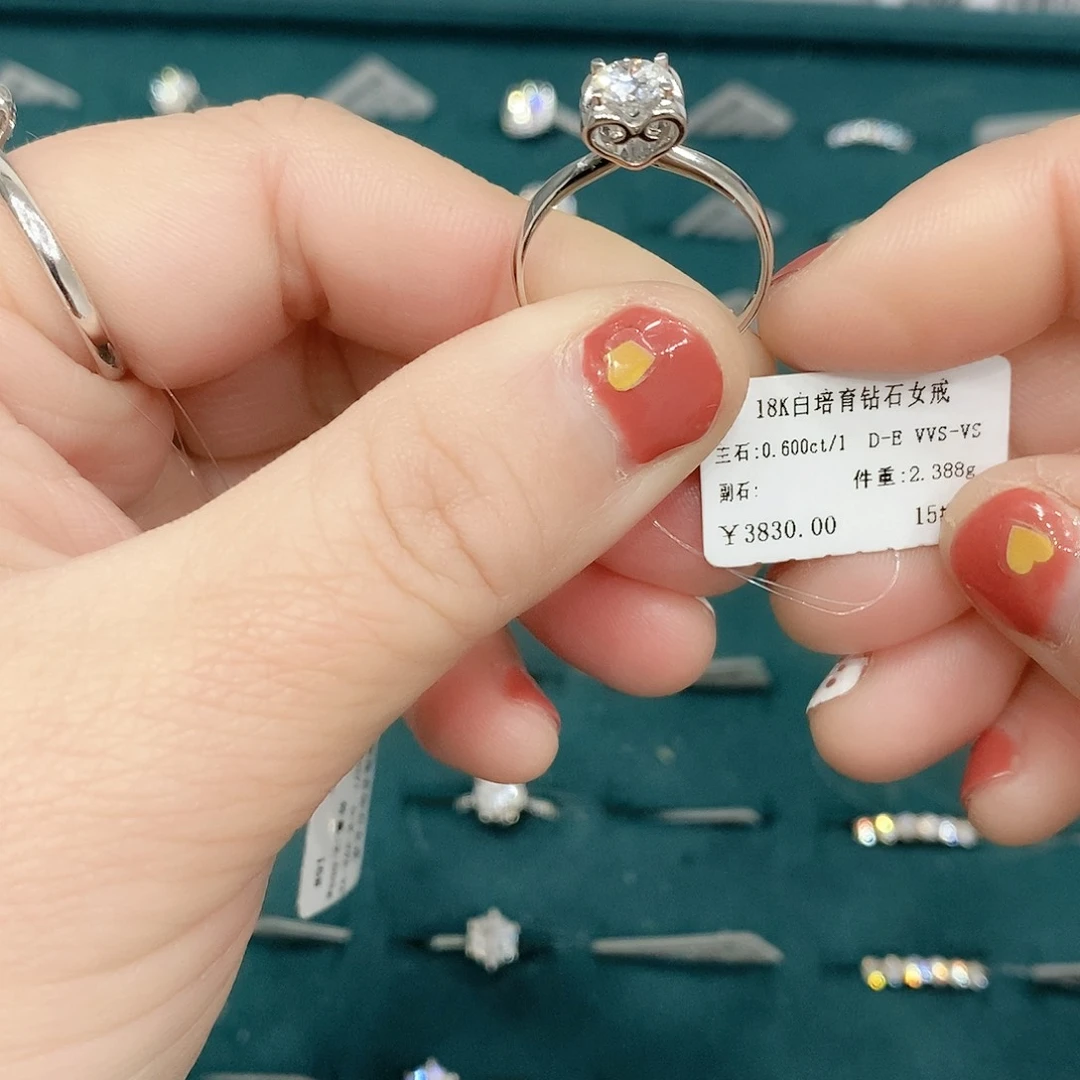 合成钻石颈饰18K金镶嵌一****离