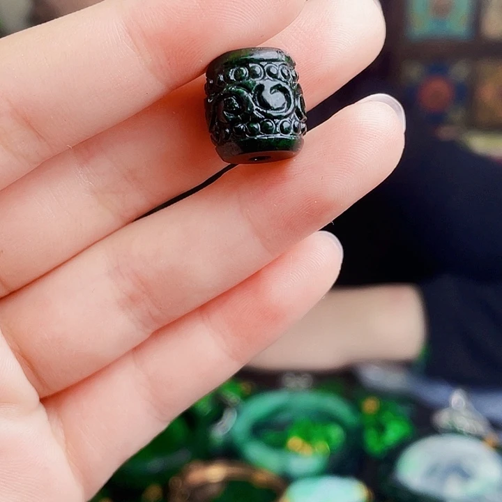 翡翠未镶嵌颈饰多样性