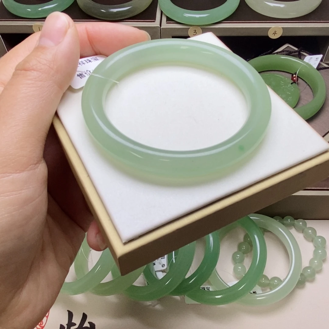 东陵石未镶嵌手镯