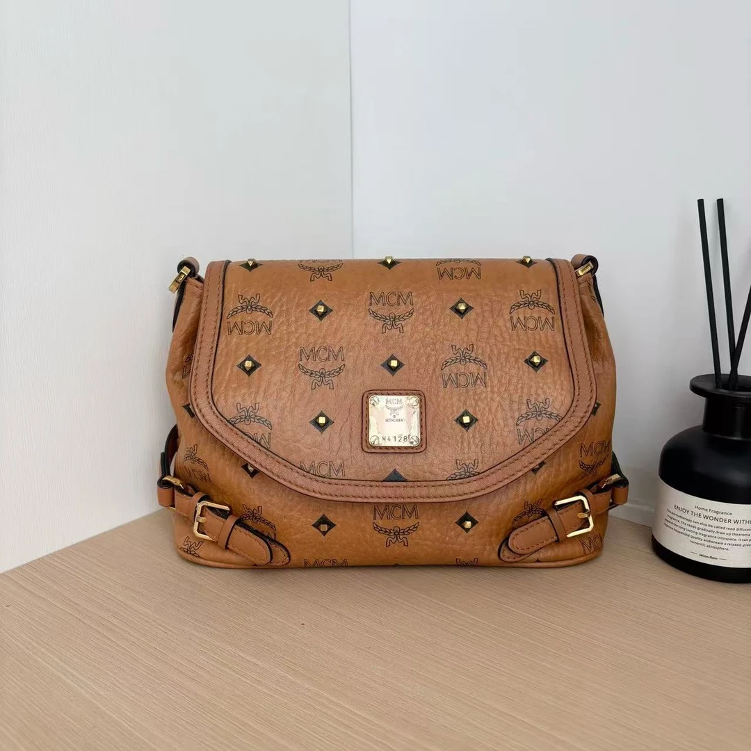 95新 MCM 13826143 MCM干邑色邮差包 24*16