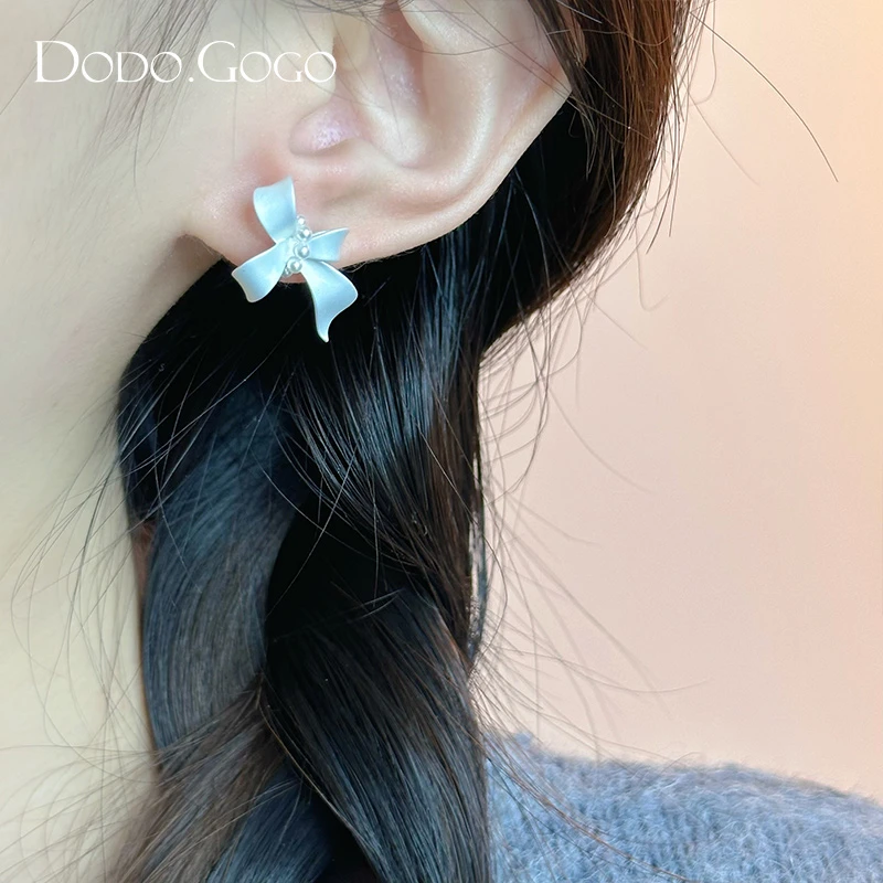 DODOGOGO 合金仿珍珠耳饰 金属蝴蝶结耳钉时尚百搭小众设计耳环女