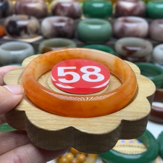 未镶嵌手镯石英质玉