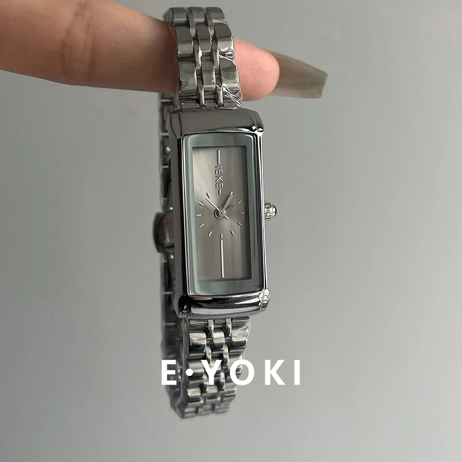 一柚七2025爆款银灰杨树林长方形钢带女士小众轻奢高级石英手表女