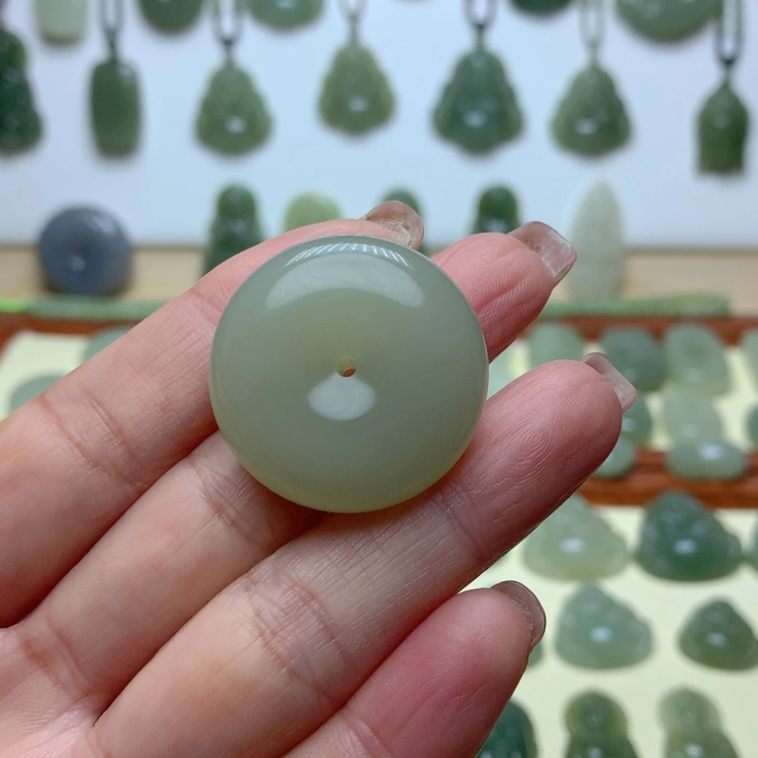 和田玉吊坠未镶嵌