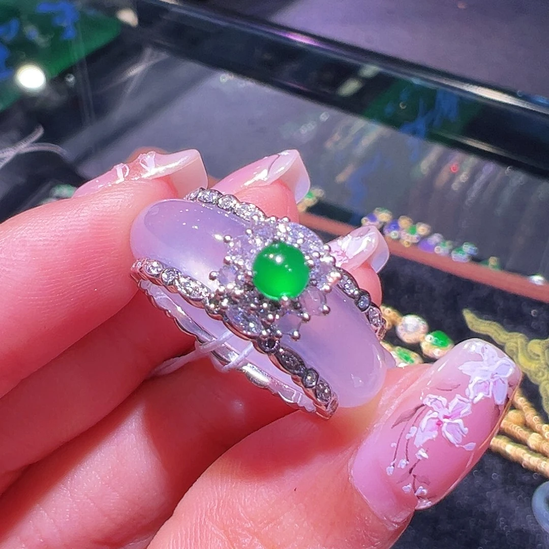 翡翠戒指18K金镶嵌张****?翡翠
