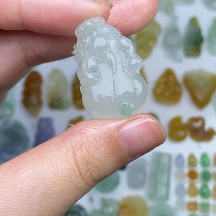 定制翡翠未镶嵌貔貅