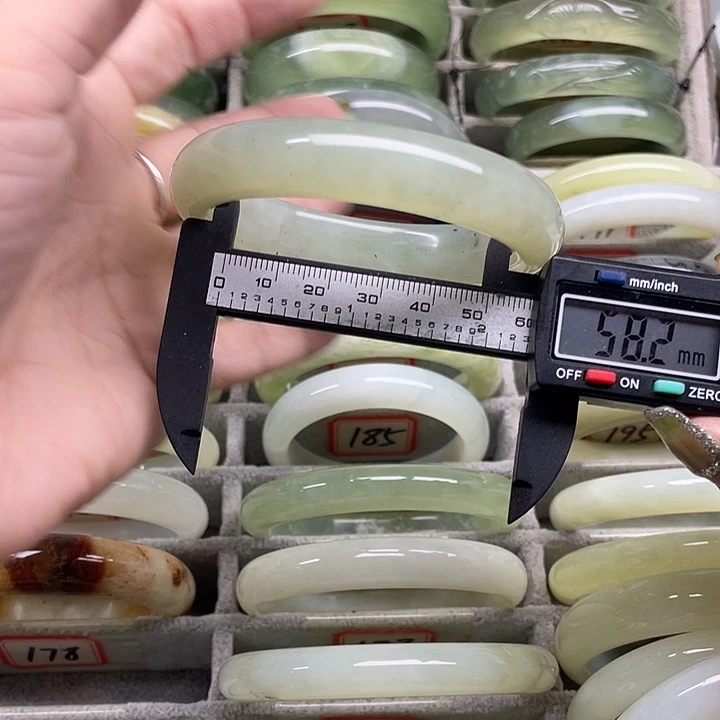 蛇纹石玉未镶嵌手镯178