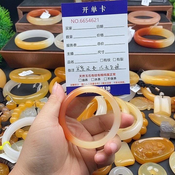 凉***姐石英质玉（黄龙玉）未镶嵌手镯64621