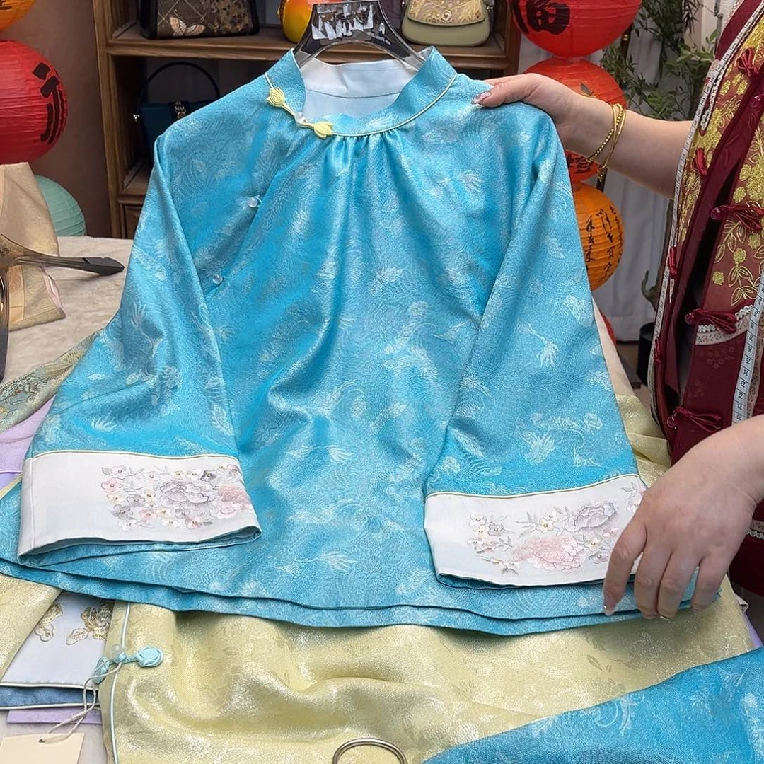 刺绣罗衣带绣口花成衣胸围102