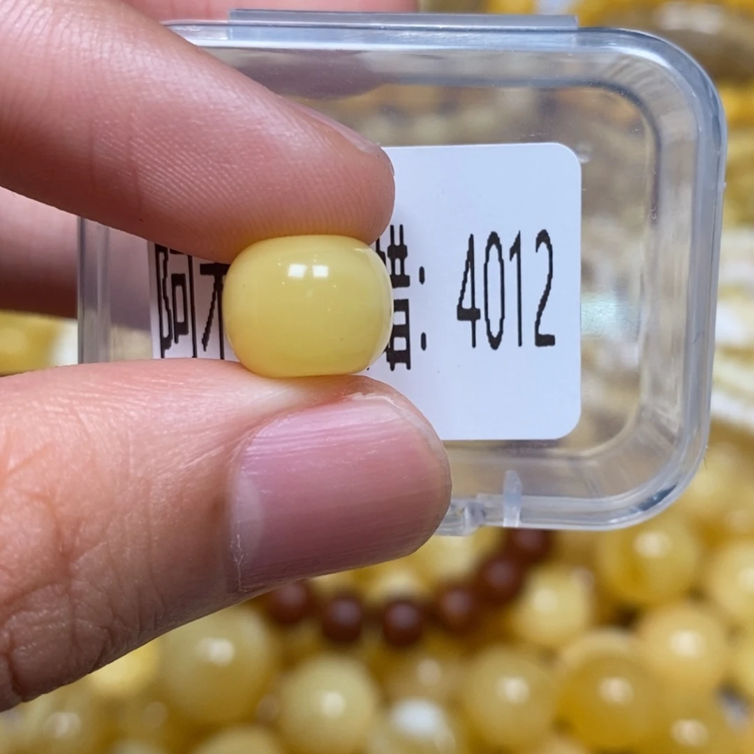 蜜蜡未镶嵌珠宝奇石4012