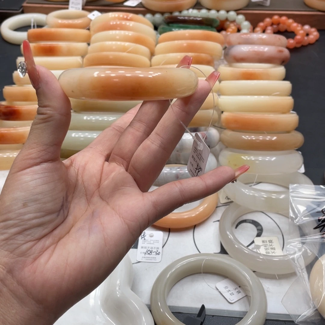 石英质玉未镶嵌手镯?****呀