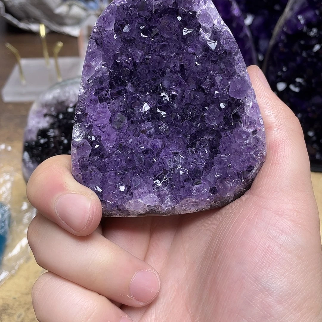 紫晶未镶嵌大型摆件（非配饰）