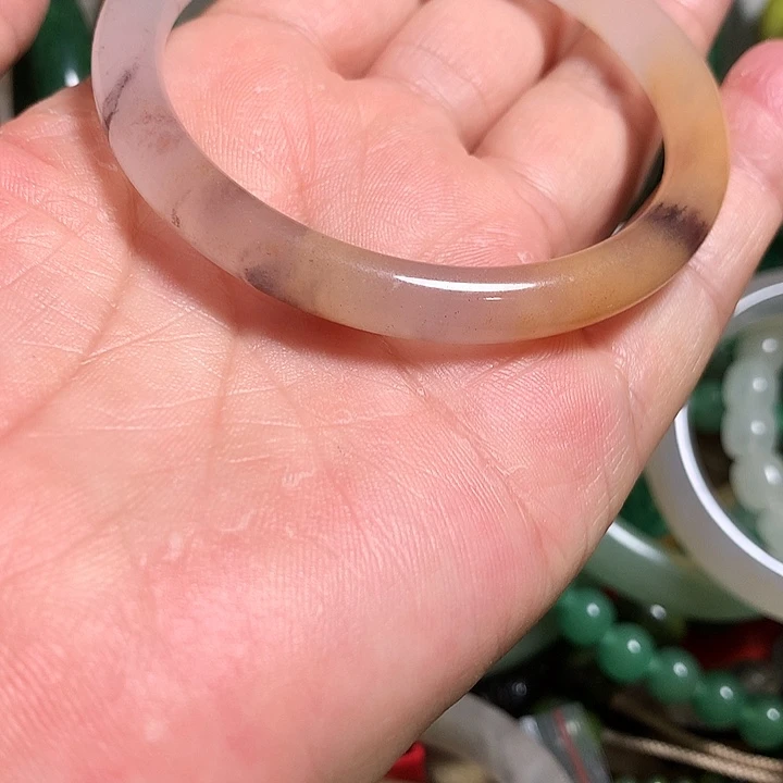岫岩河磨玉（透闪石质玉）手镯未镶嵌