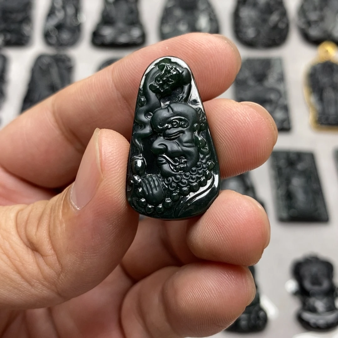 翡翠未镶嵌颈饰达摩