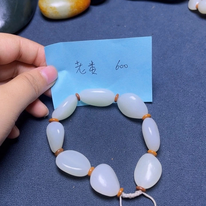 老***娄和田玉未镶嵌珠宝奇石