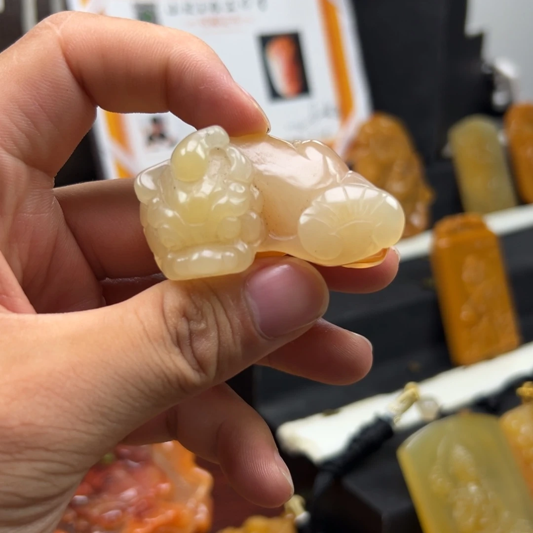 未镶嵌石英质玉（黄龙玉）黄龙玉