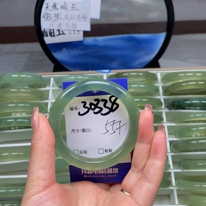 蛇纹石玉手镯未镶嵌尾*