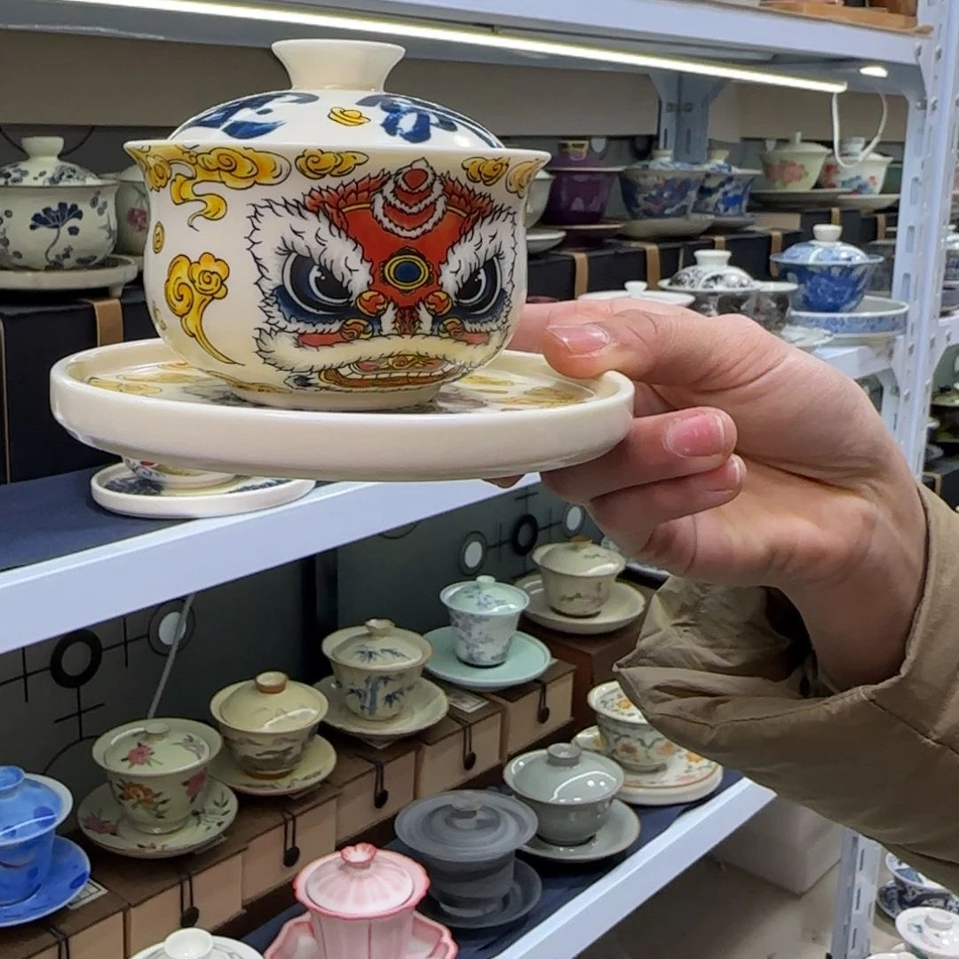 高温下的高温天气使人心情愉悦而