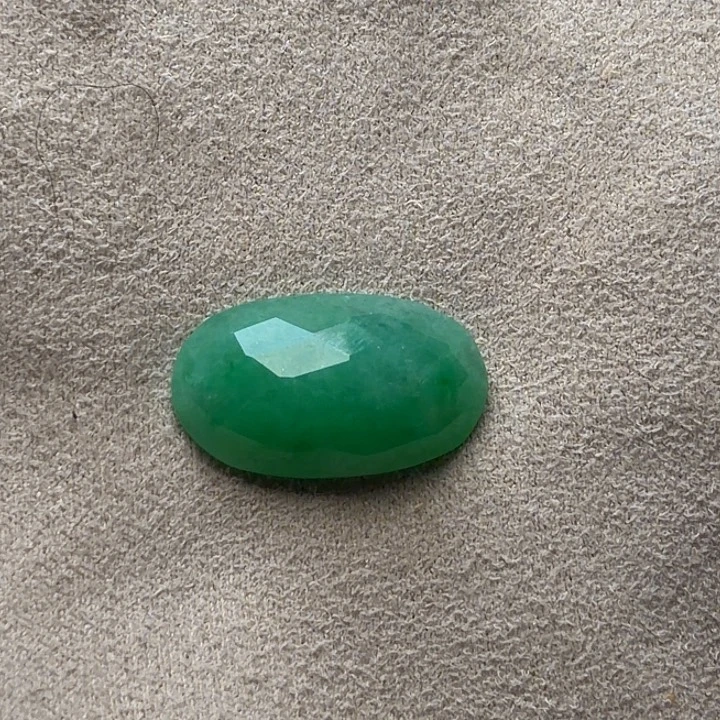 翡翠9K金镶嵌颈饰翡翠蛋面