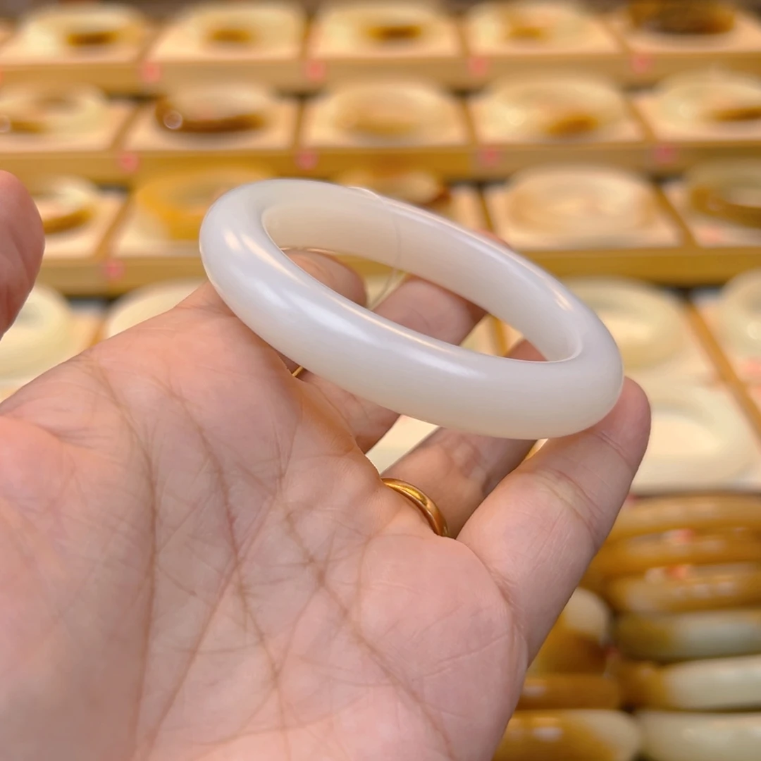 和田玉未镶嵌手镯17