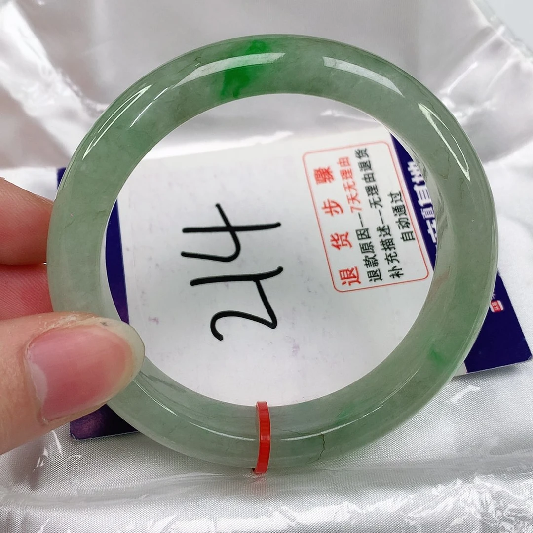翡翠手镯未镶嵌翡翠