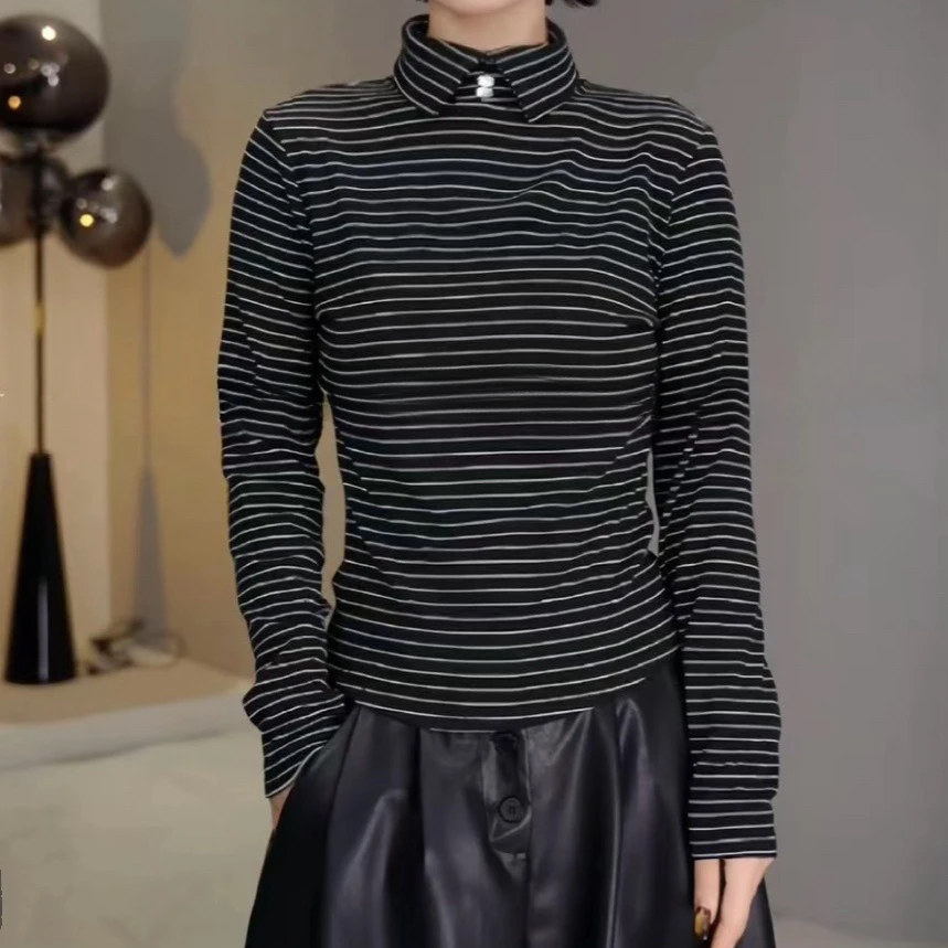 领口贝壳扣设计下摆圆弧小翻领上衣2025新款秋季纯色休闲长袖T恤