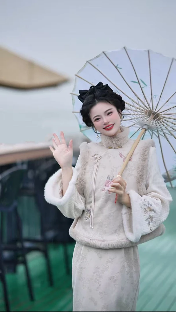 【雪花飘】复古民国风温柔气质刺绣旗袍马甲套装冬季新款过年拜年