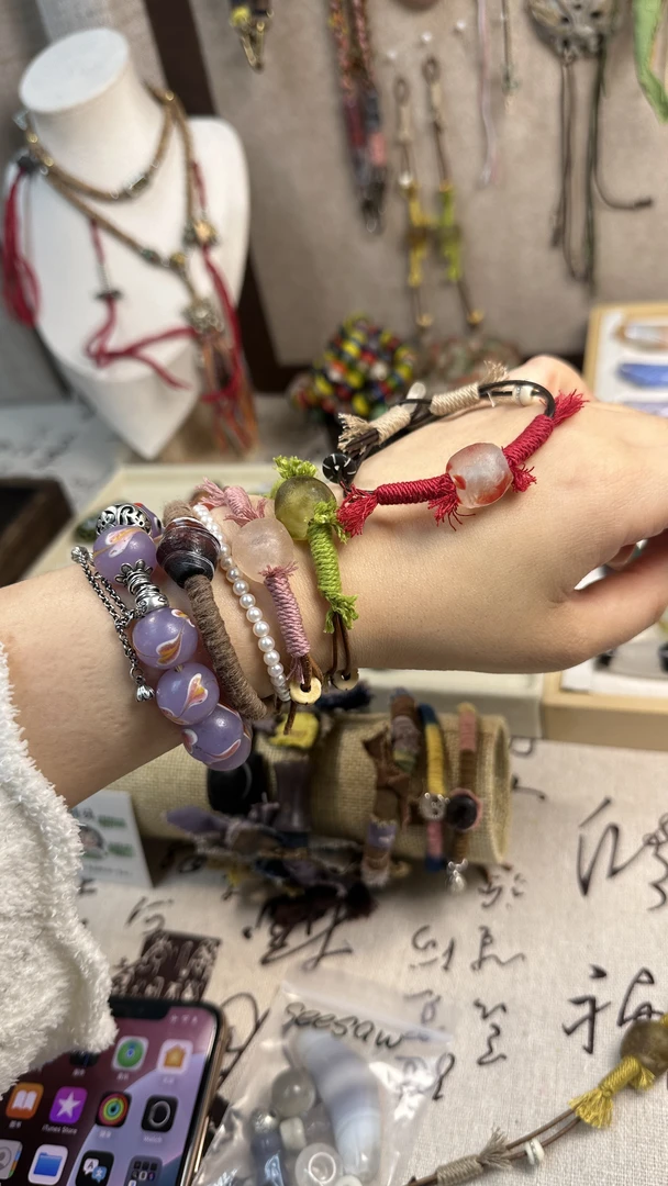 拼色手链可调节、精美复古首饰、手编手工饰品