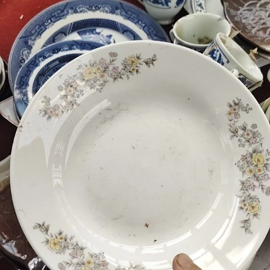 瓷片五厂，七厂各种摆件，瓷片，均有瑕疵！