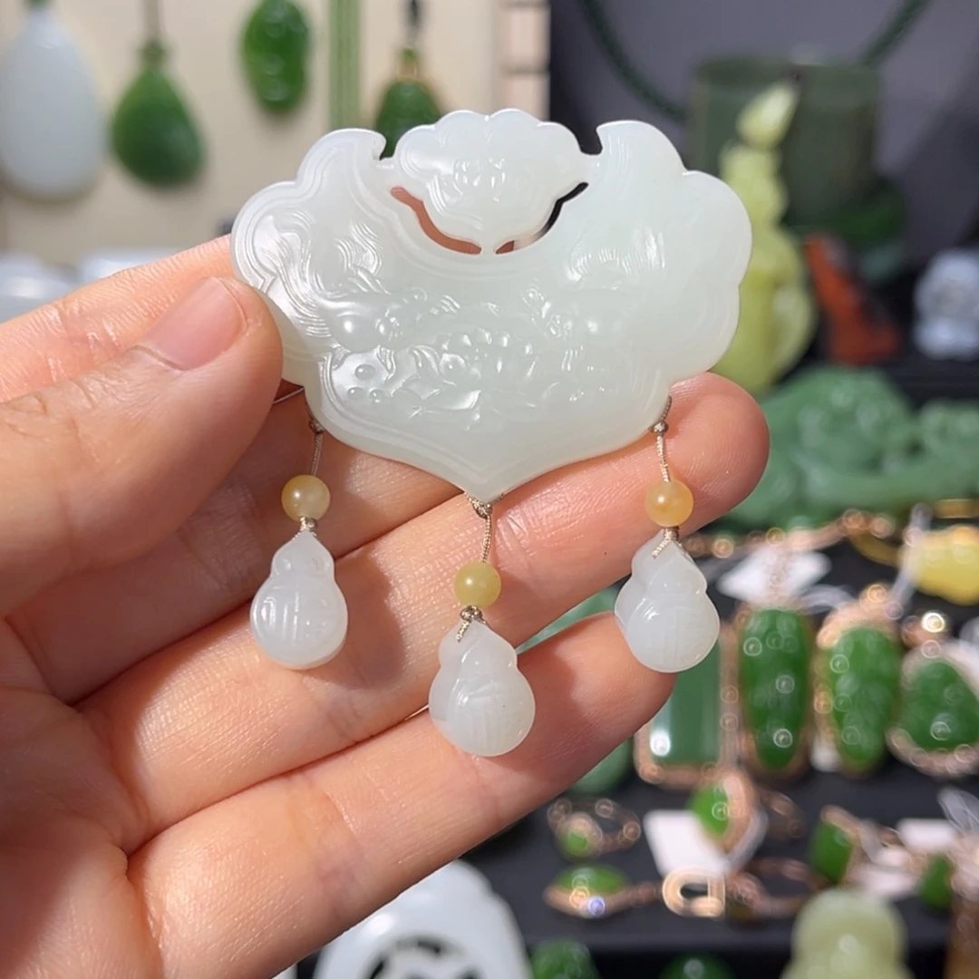 和田玉未镶嵌吊坠(赠链)