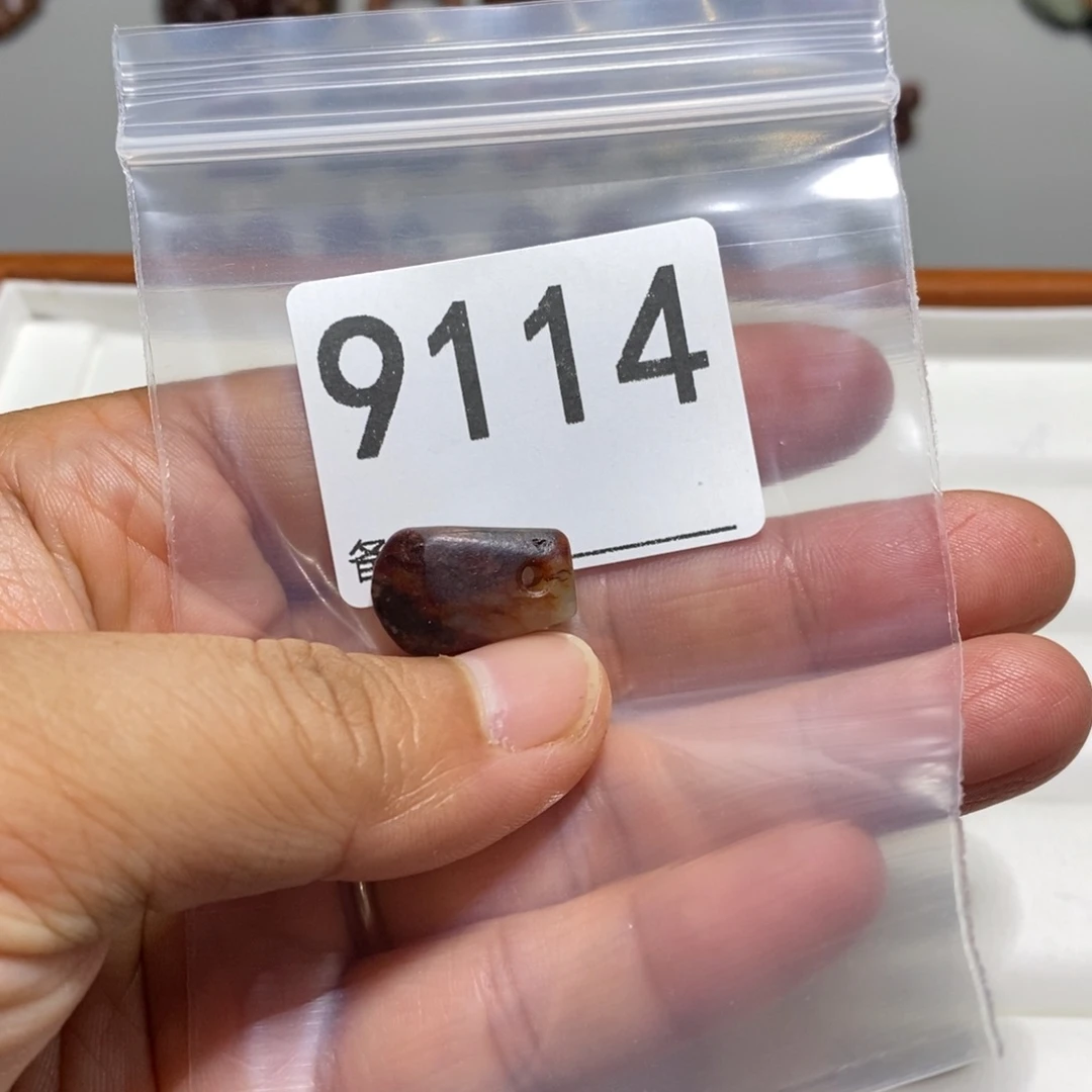 颈饰未镶嵌透闪石质玉哦