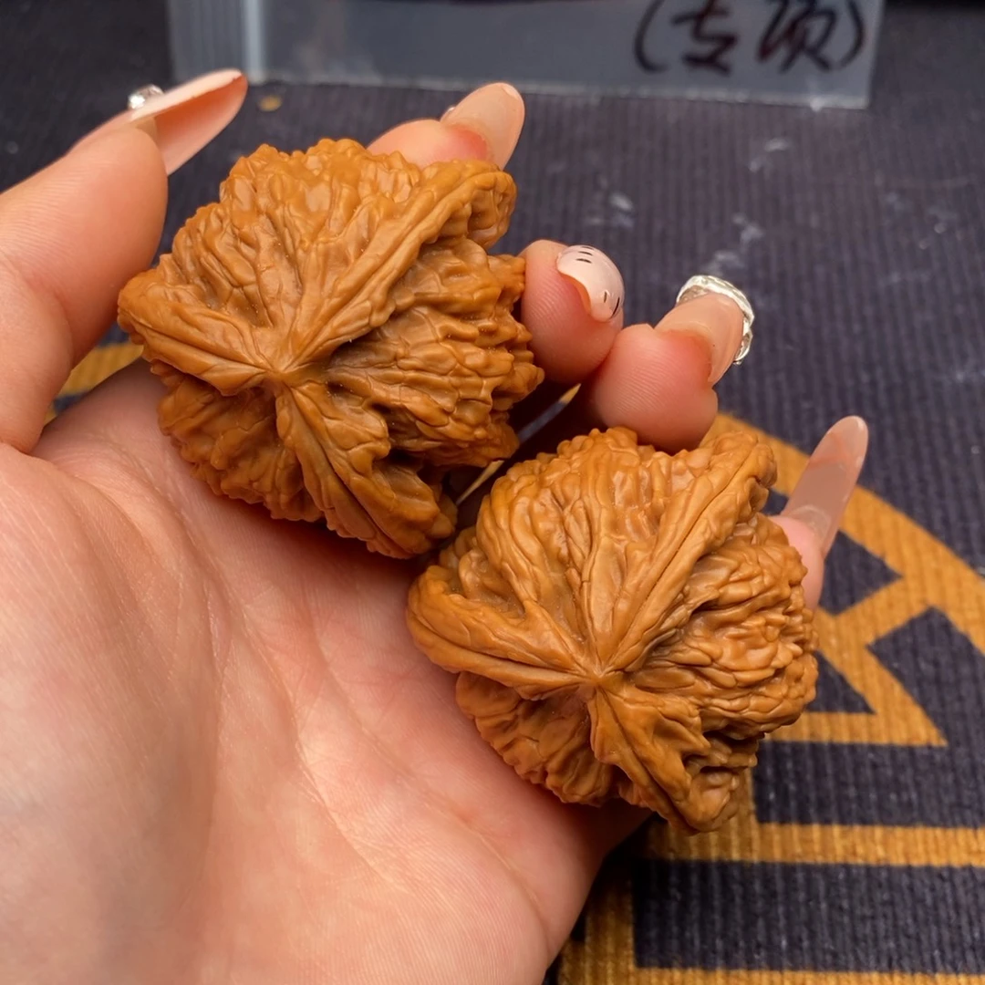 哥***寞文玩核桃吊坠白狮子