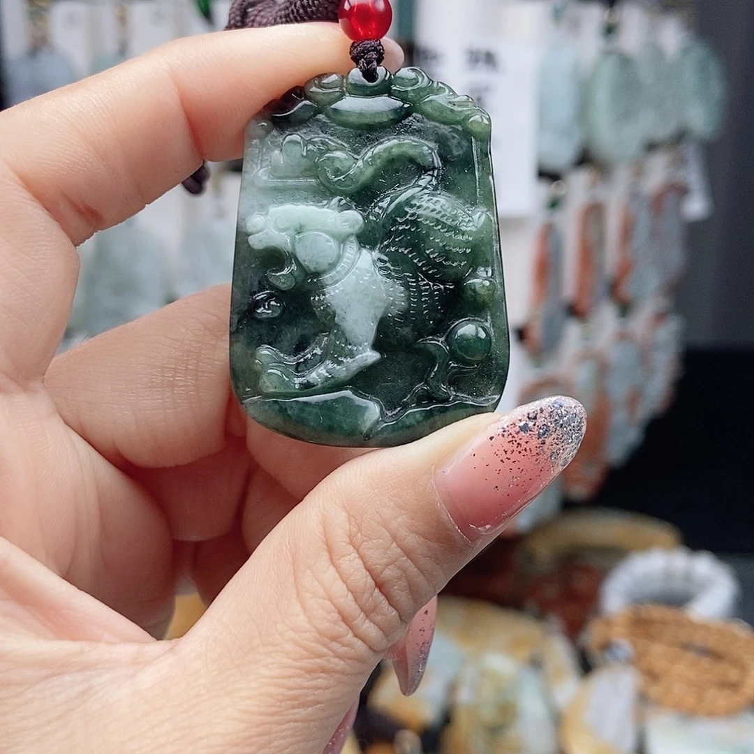 翡翠颈饰未镶嵌翡翠