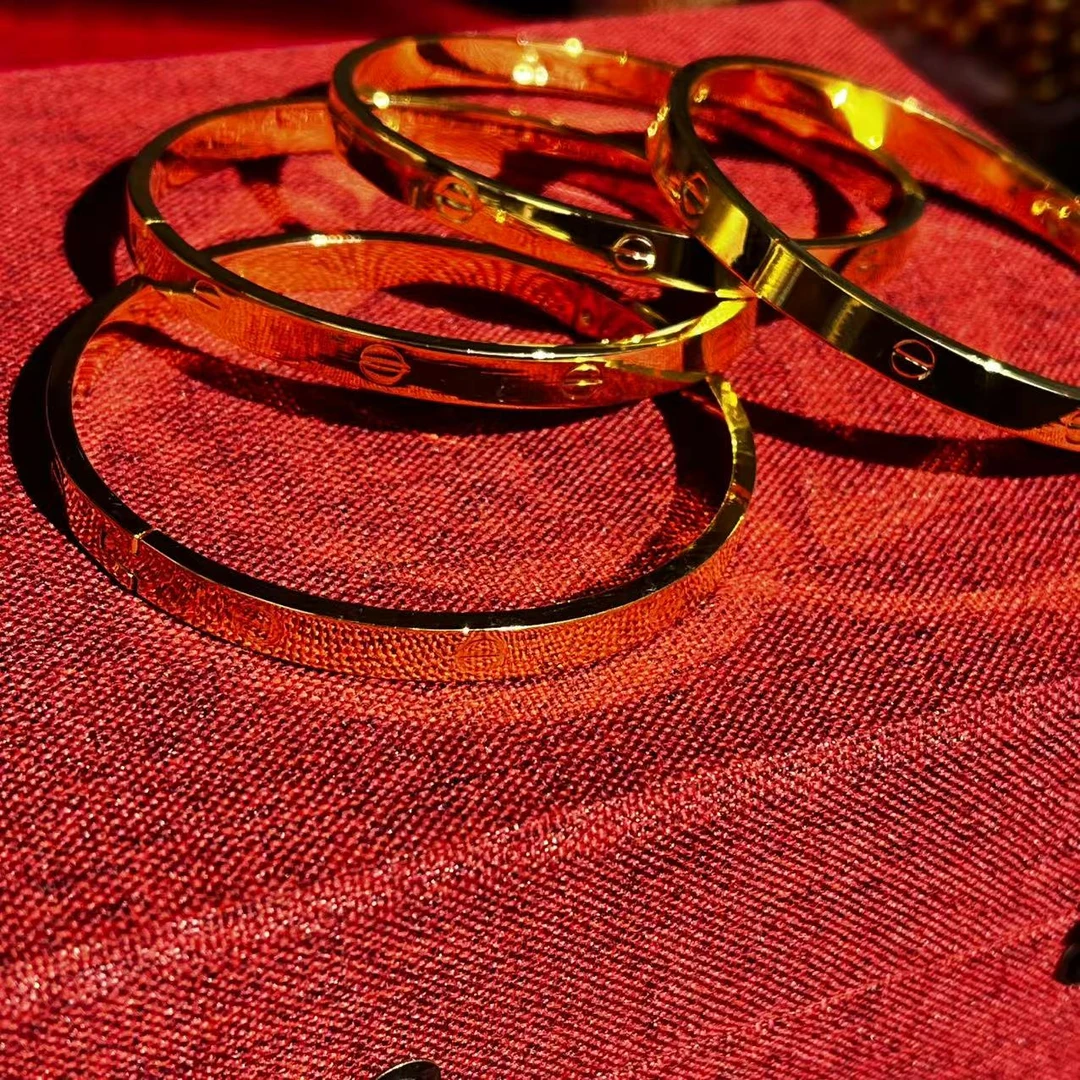 云城好物-男女同款卡家卡扣款手镯a44zn