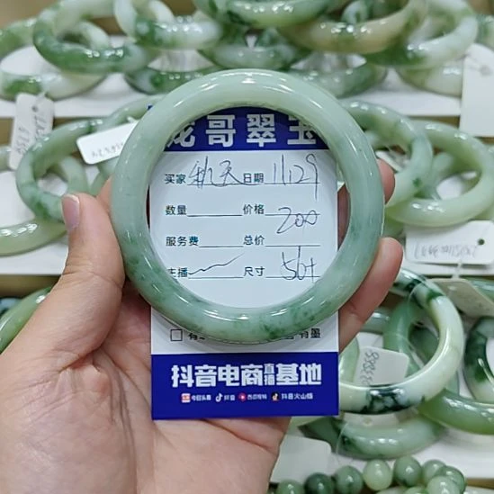 秋***然透闪石-蛇纹石玉未镶嵌手镯