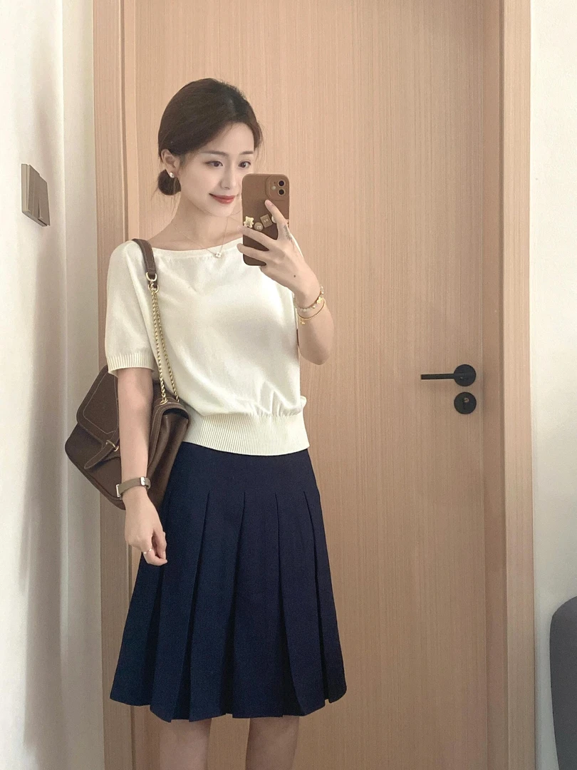 2025春夏新款韩系简约休闲斜肩短袖针织衫高腰显瘦百褶半身裙套装